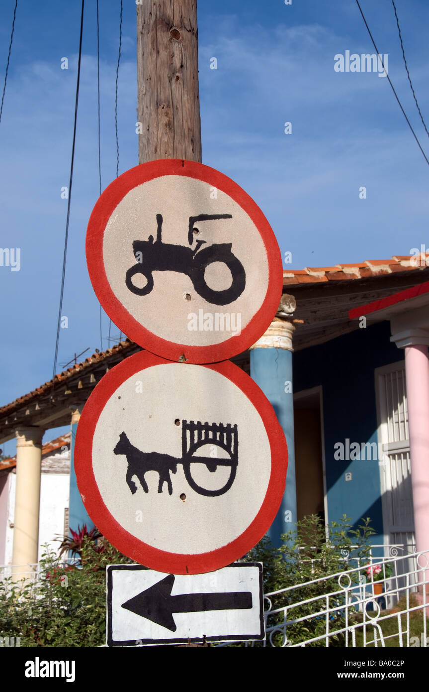 Handgemalte Verkehrszeichen, Vinales, Kuba Stockfoto