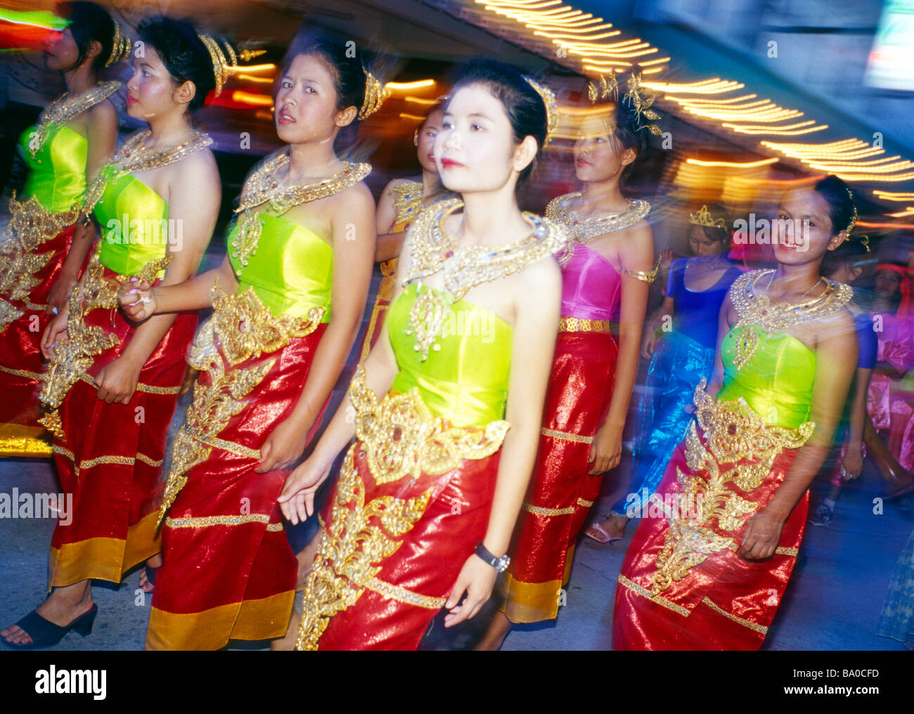 thaigirls Thaigirls in Phuket-Karneval, Phuket, Thailand Stockfotografie - Alamy