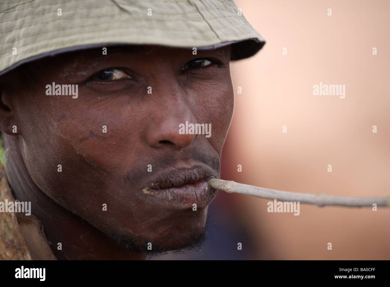 Äthiopischen Mann Kaugummi-Tschad Stockfoto