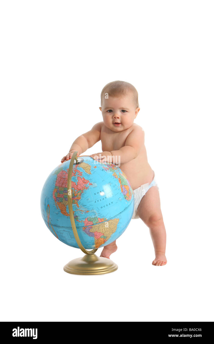 Baby und Globe auf weißem Hintergrund Stockfoto