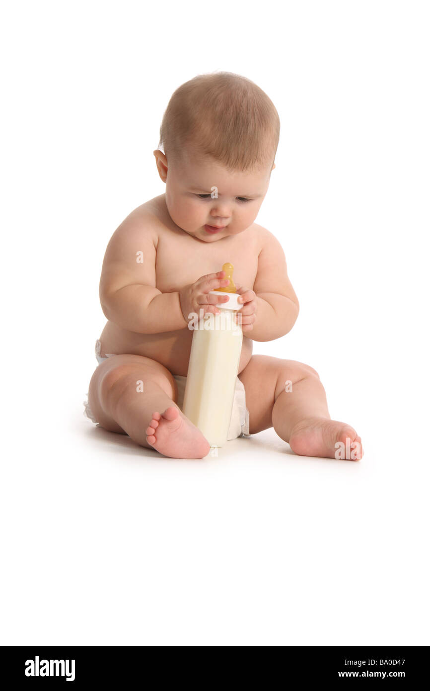 Baby mit Flasche auf weißem Hintergrund Stockfoto