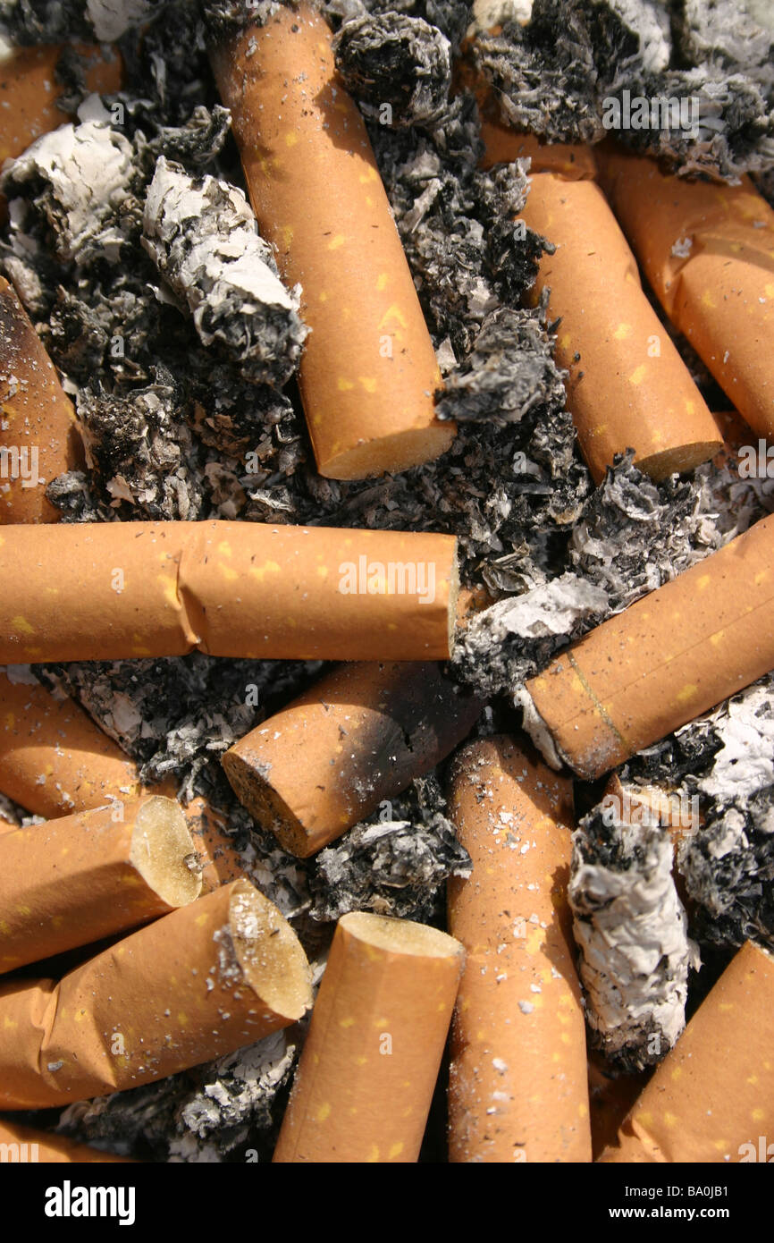 abstraktes Bild von Zigarettenkippen Stockfoto