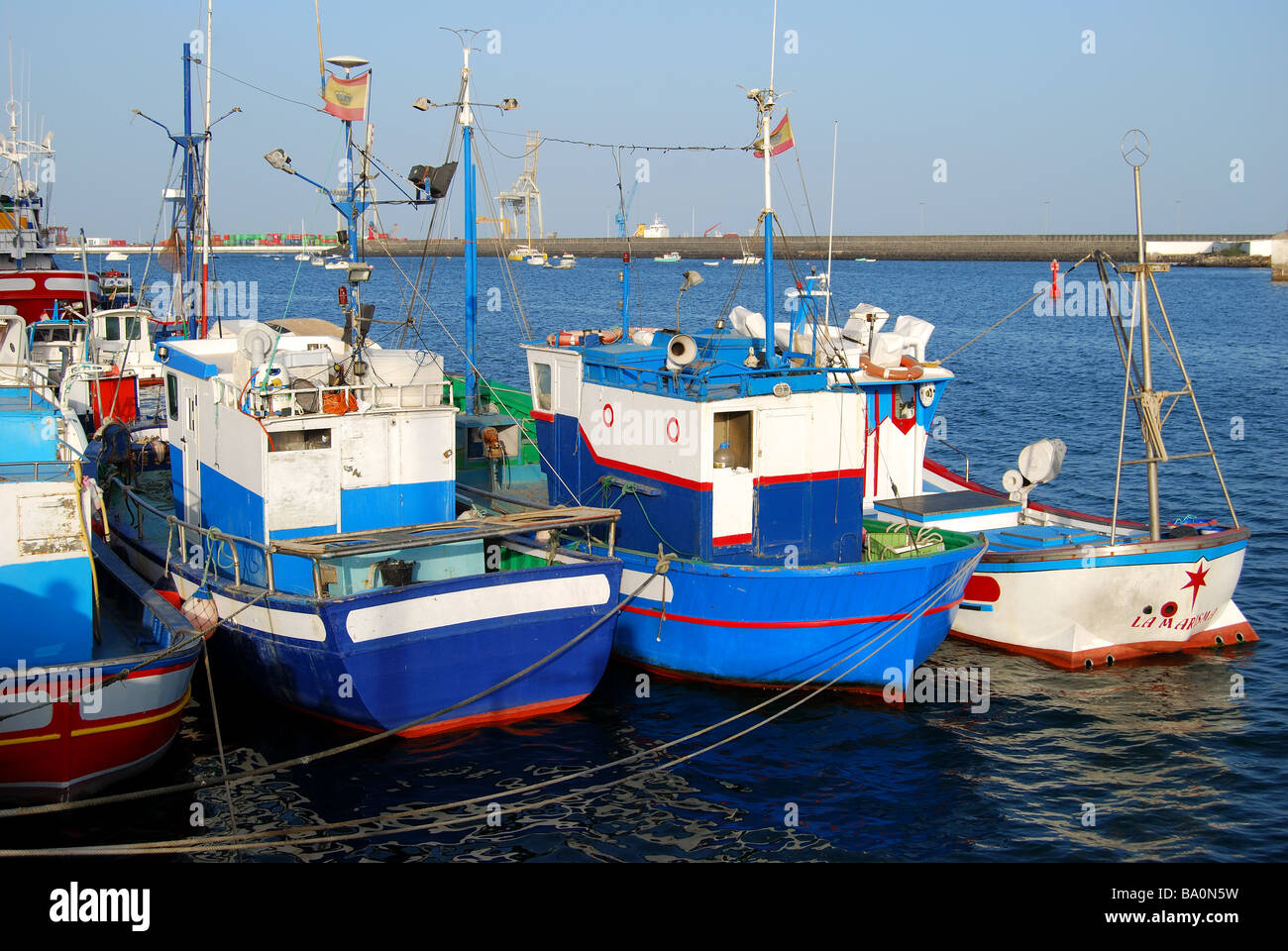 Angelboote/Fischerboote im Hafen von Arrecife, Lanzarote, Kanarische Inseln, Spanien Stockfoto