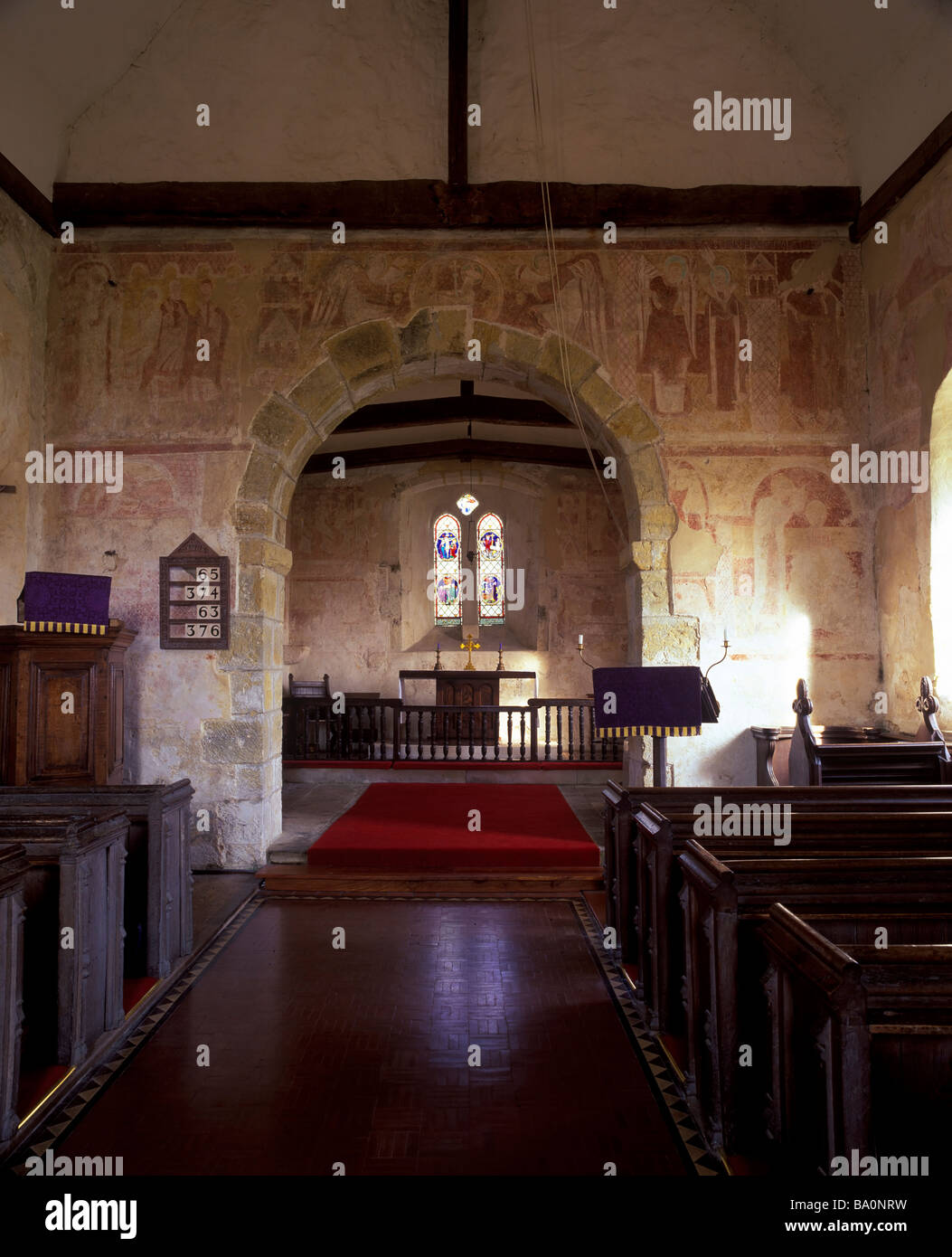 Innenraum der Kirche St Botolph, Hardham, West Sussex Stockfoto