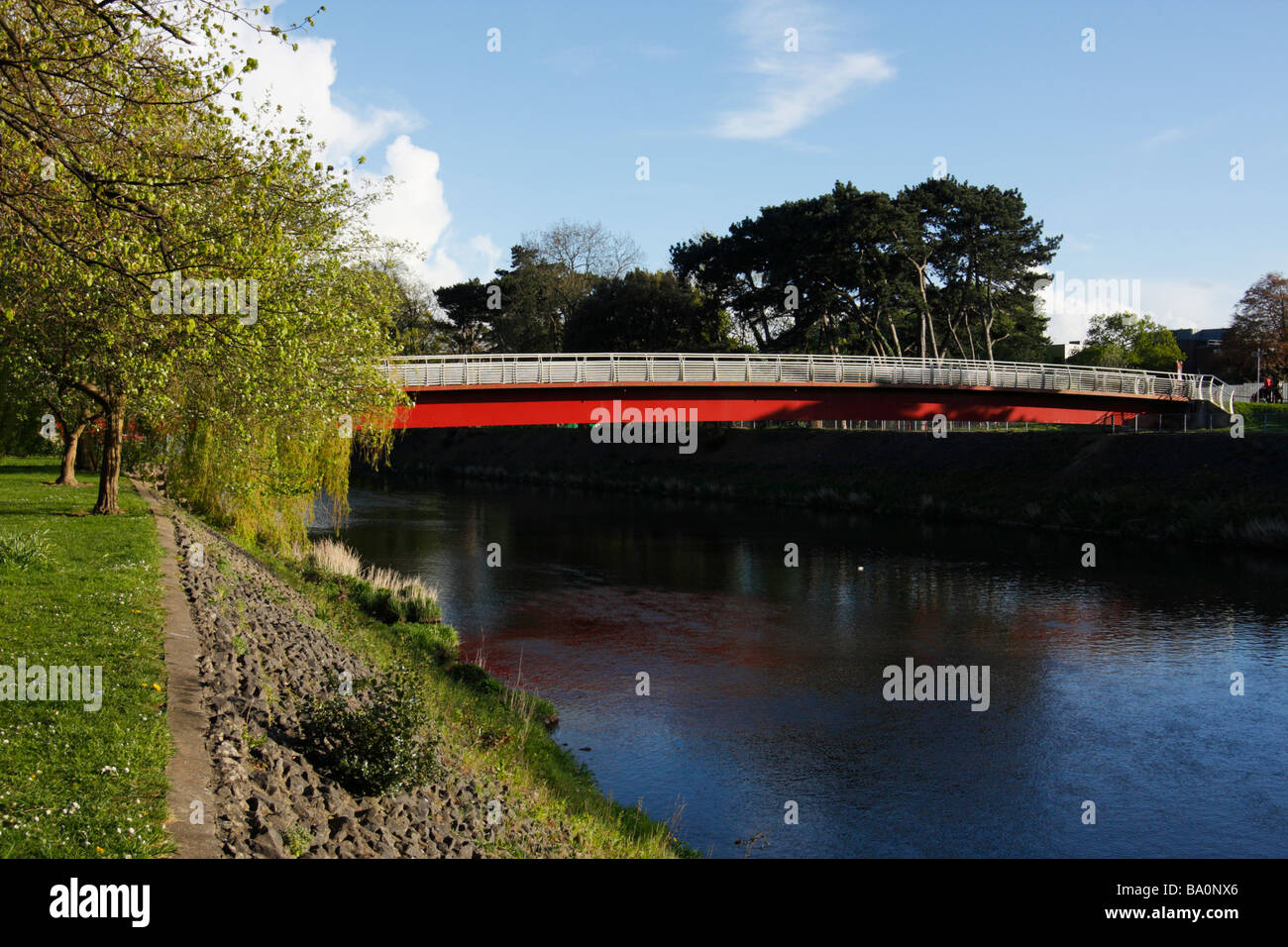Brücke über den Fluss Taff gesehen von Bute Park, Cardiff, Glamorgan, South.Wales, U.K Stockfoto