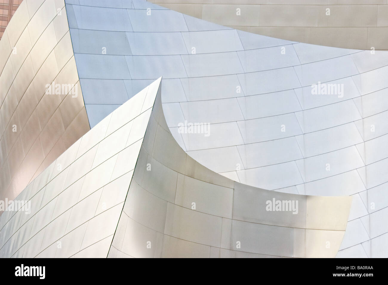 Tele Schuss von den Metallplatten für Walt Disney Concert Hall Stockfoto