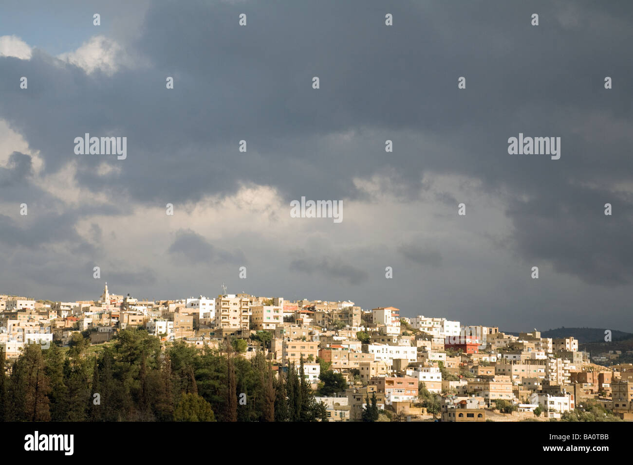 Gewitterwolken über Jerash, Jordanien Stockfoto