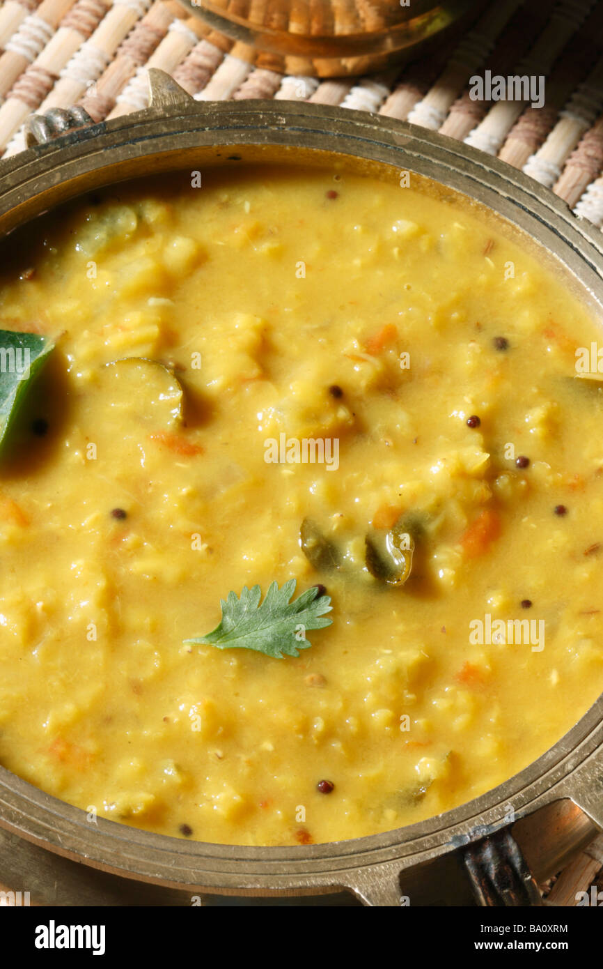 Menthi Pappu ist eine nahrhafte Andhra dal Rezept vom Toor dal und Rehkörner lässt Stockfoto