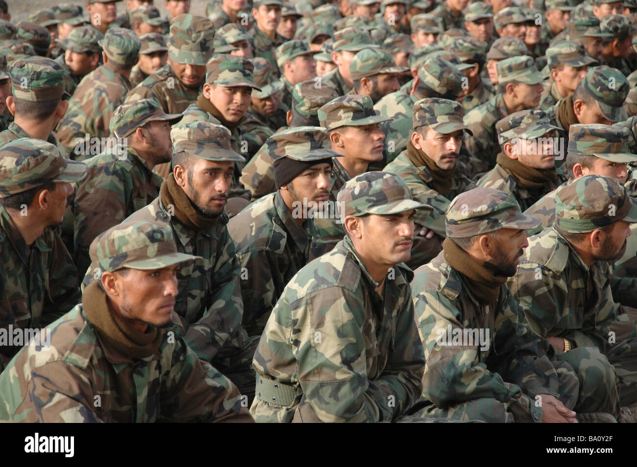 Afghan National Army rekrutiert anhören Ausbilder während der Grundausbildung im Kabul Military Training Center, Afghanistan. Stockfoto