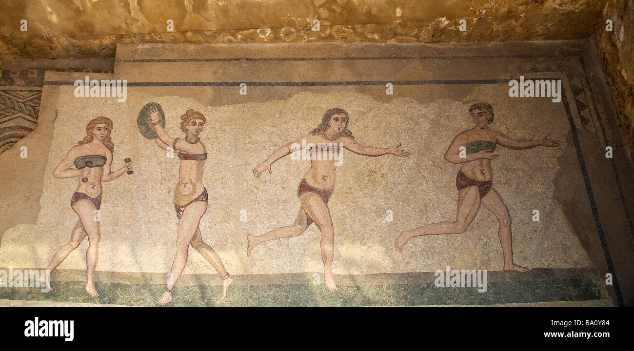 Bikini Mädchen römisches Mosaik Kammer von den zehn Jungfrauen Villa Romana del Casale in der Nähe von Piazza Armerina Sizilien Italien Europa Stockfoto