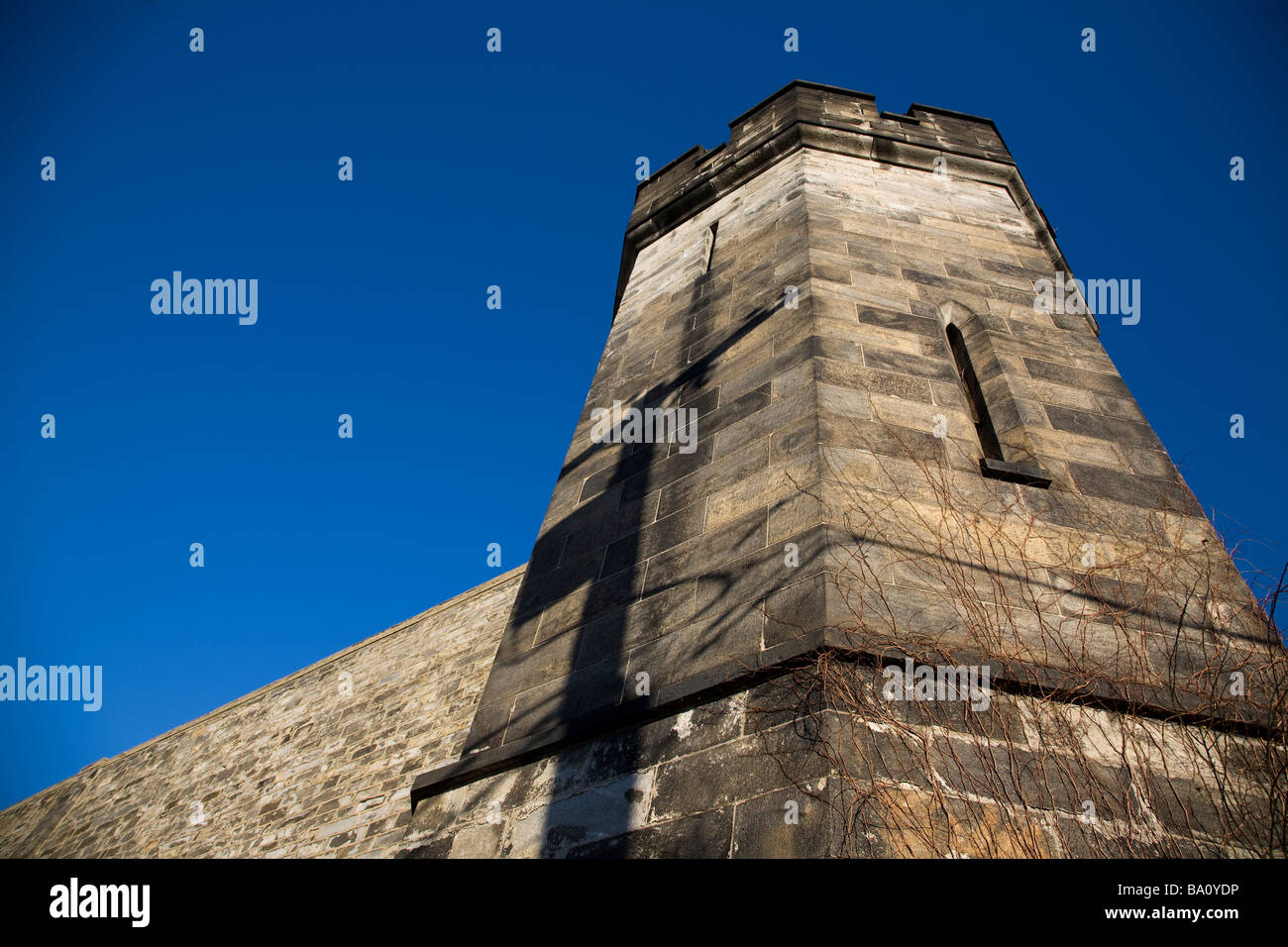 Außenwand des Eastern State Penitentiary, Philadelphia, PA, USA Stockfoto