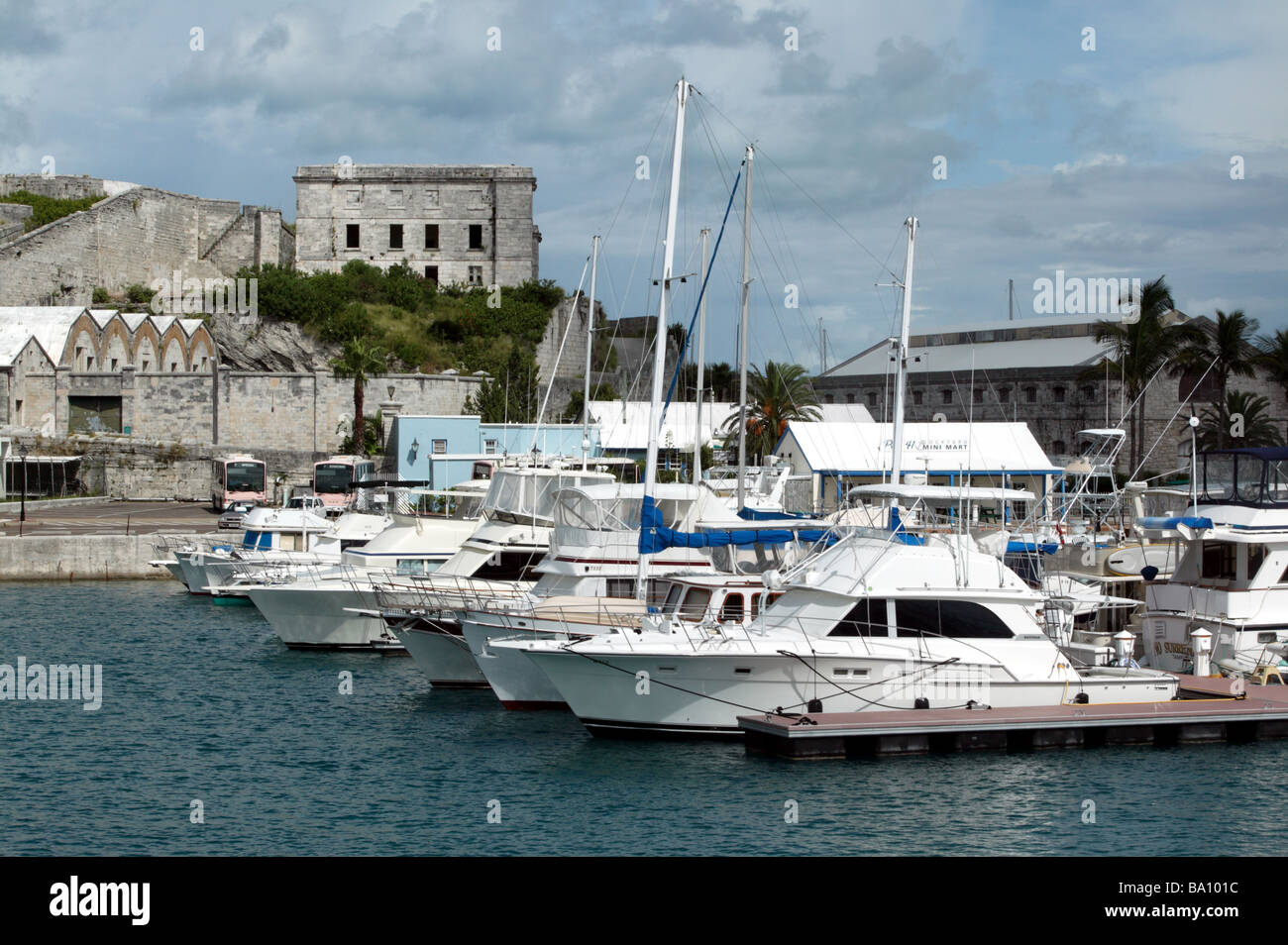 Aufnahme eines Teils der ehemaligen Kaserne in der Royal Naval Dockyard, Bermuda. Stockfoto