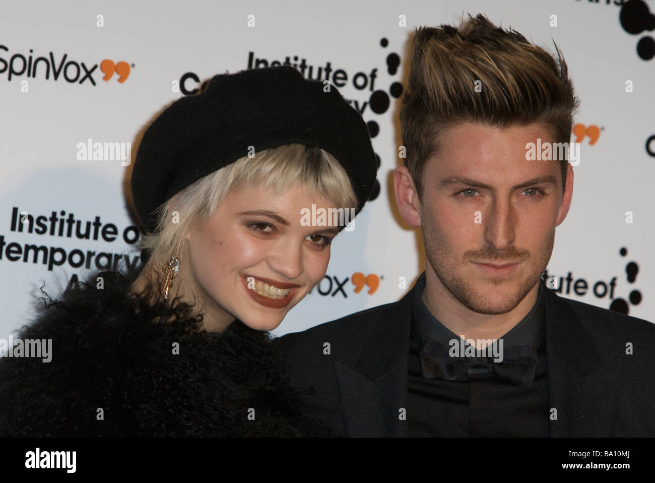 LONDON 26 März Pic zeigt Pixie Geldof Henry Holland Teilnahme an der Gala für die ICA die Brauerei London, 26. März 2009 Stockfoto