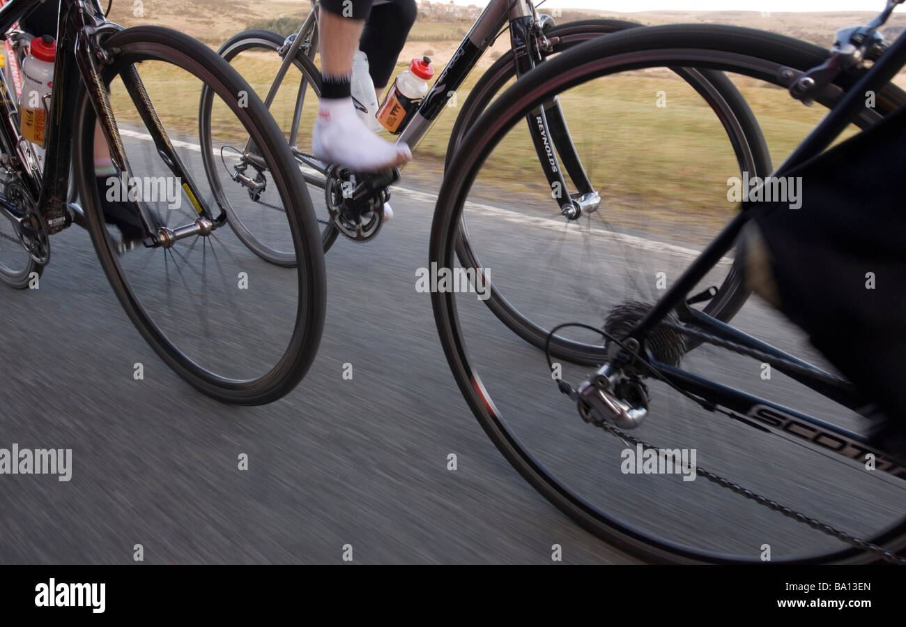 Fahrrad fahren nah beieinander in einem Pelaton Stockfoto