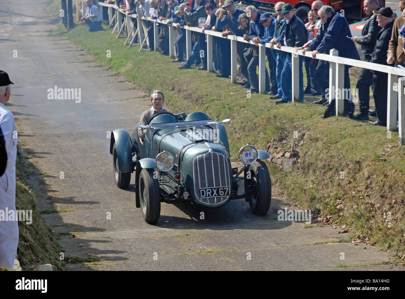 DRX-67 ein 1935 Hudson Spikins spezielle Neil Thorp aufsteigend mit Geschwindigkeit auf der Brooklands Museum Test Hill Challenge feiert die Stockfoto