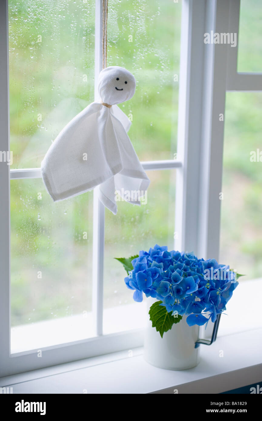 Puppe aus Papier für schönes Wetter Stockfoto