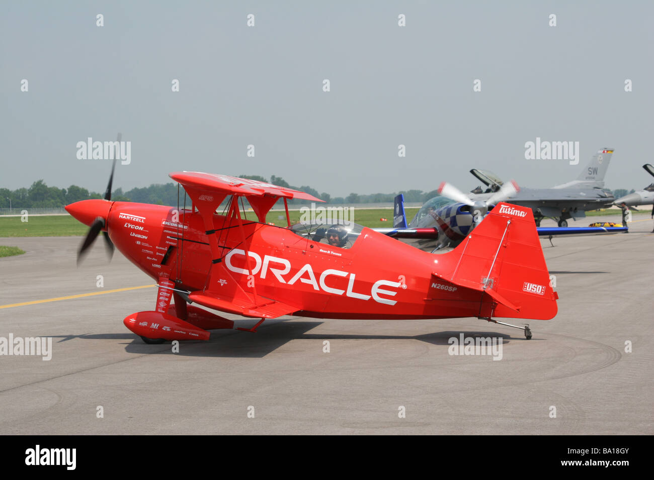 Sean D Tucker mit Oracle Kunstflug Flugzeug in Dayton Air Show Vandalia Ohio Stockfoto