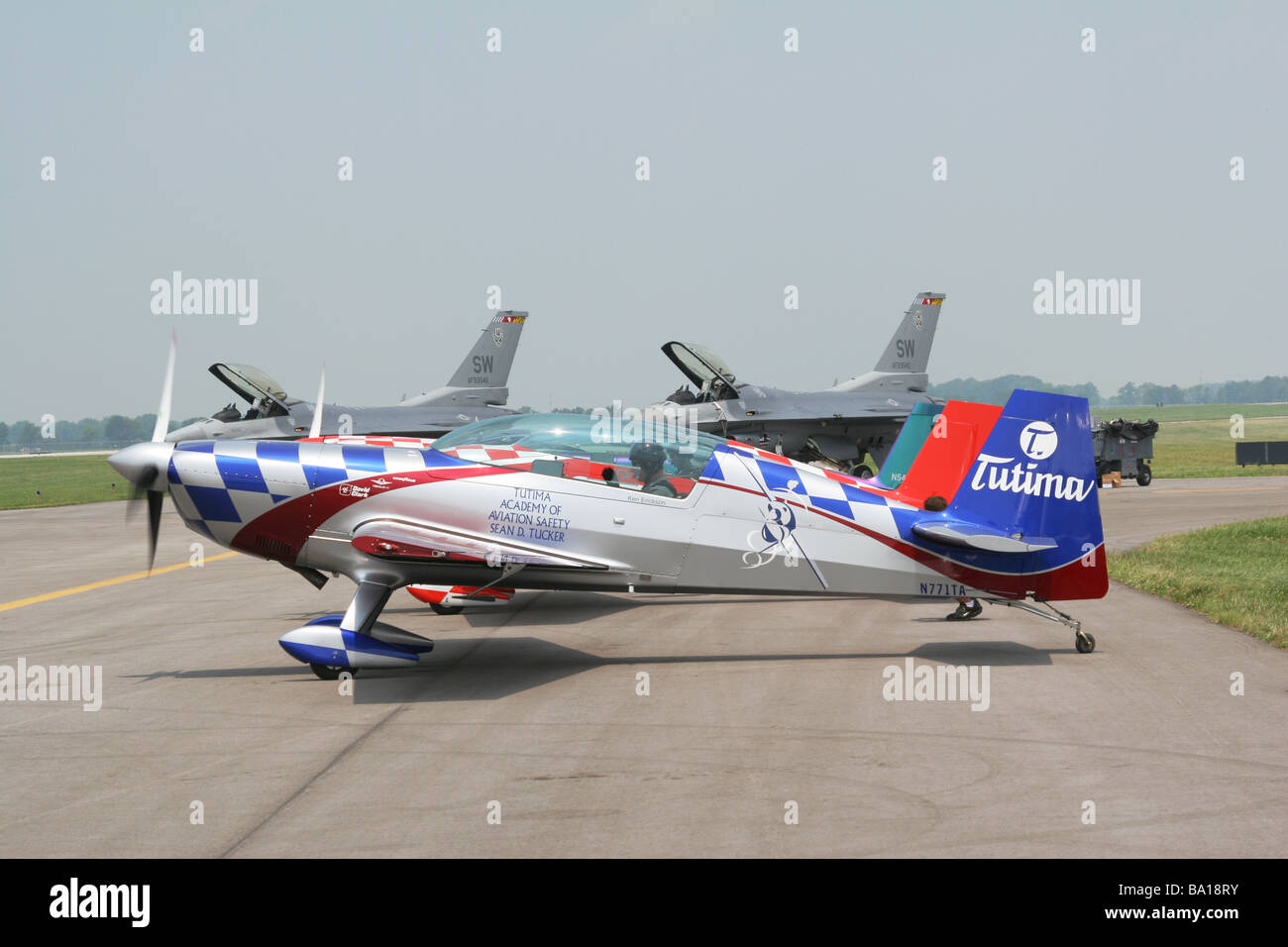 Ken Erickson mit Kunstflug Flugzeug in Dayton Air Show Vandalia Ohio Stockfoto