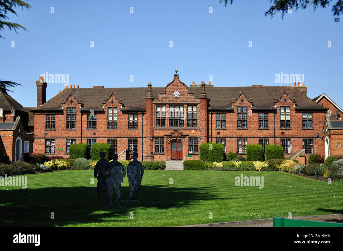 Schritt des College, High Street, Egham, Surrey, England, Vereinigtes Königreich Stockfoto
