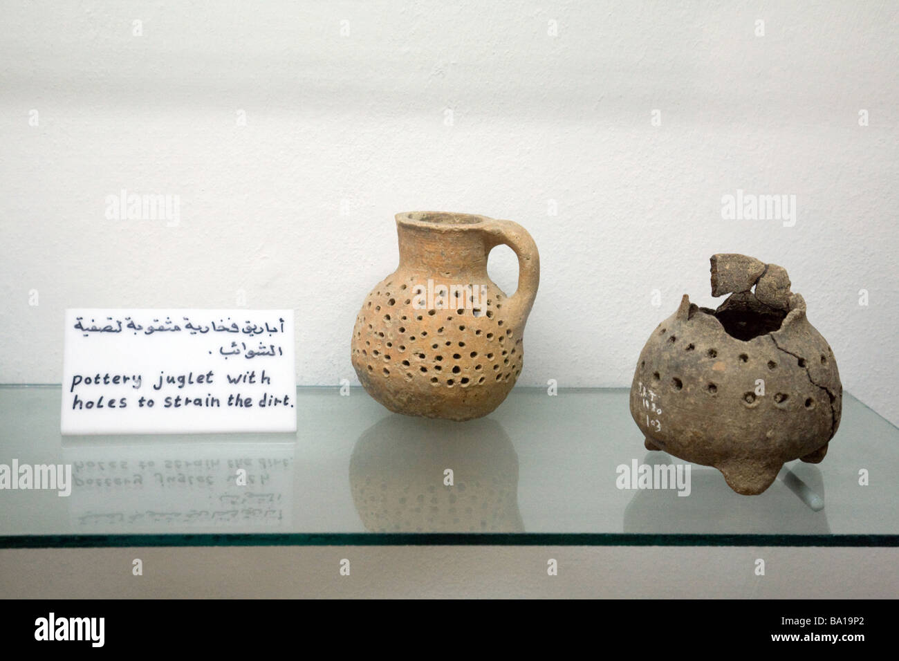 Eisenzeit Keramik Vasen, in das Museum für Archäologie, Jerash, Jordanien Stockfoto