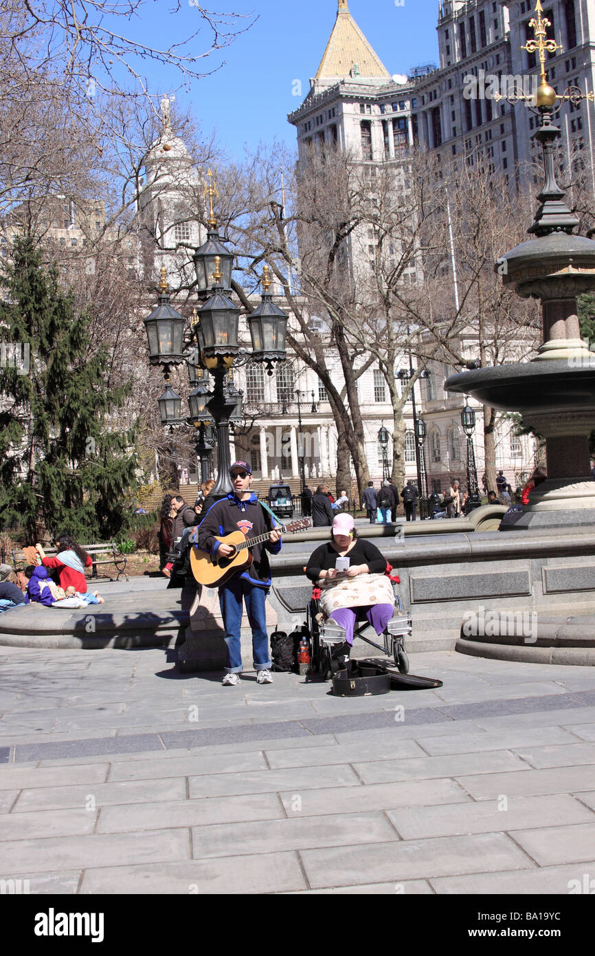 Straße, die Durchführung von Künstler und Begleiter, City Hall Park, New York City, USA Stockfoto