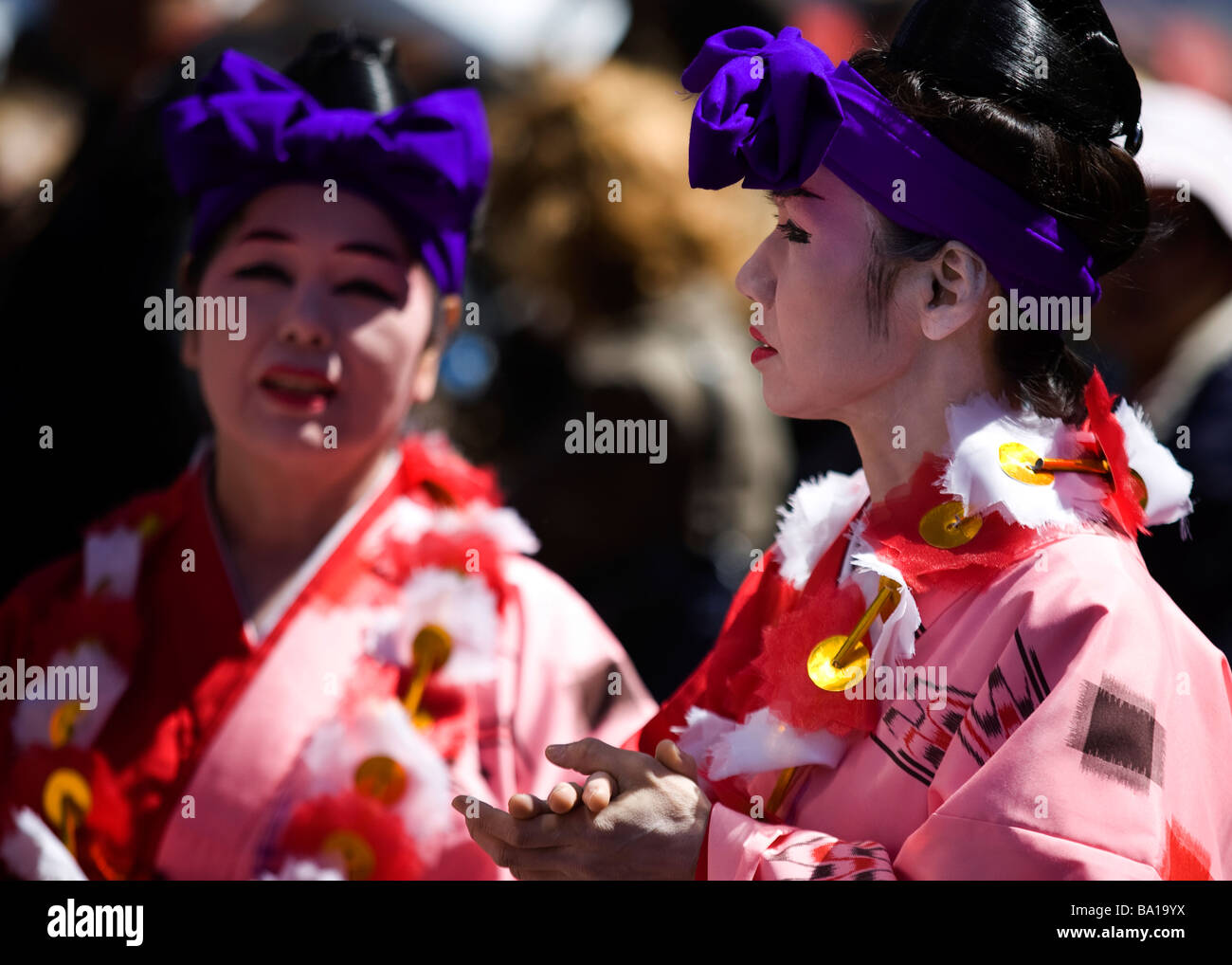 Japanische traditionelle Tänzer in Kimonos Stockfoto