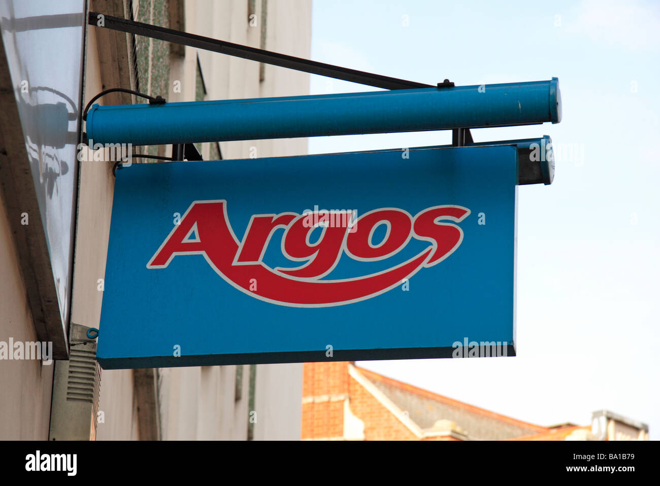 Melden Sie sich über dem Eingang zum Argos Katalog Shop in Richmond, London, UK. Stockfoto