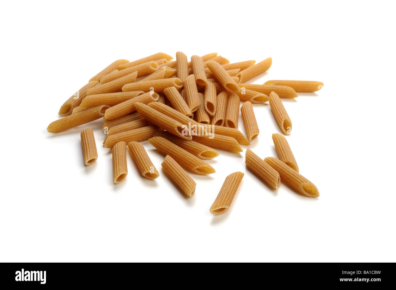 Vollkorn Penne-Nudeln getrocknet Stockfoto