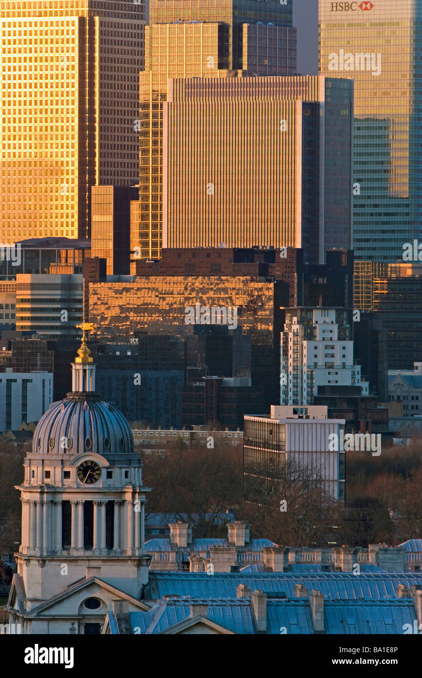 Blick vom Greenwich Park in Richtung das Royal Naval College und das Finanzzentrum Canary Wharf, London, England Stockfoto
