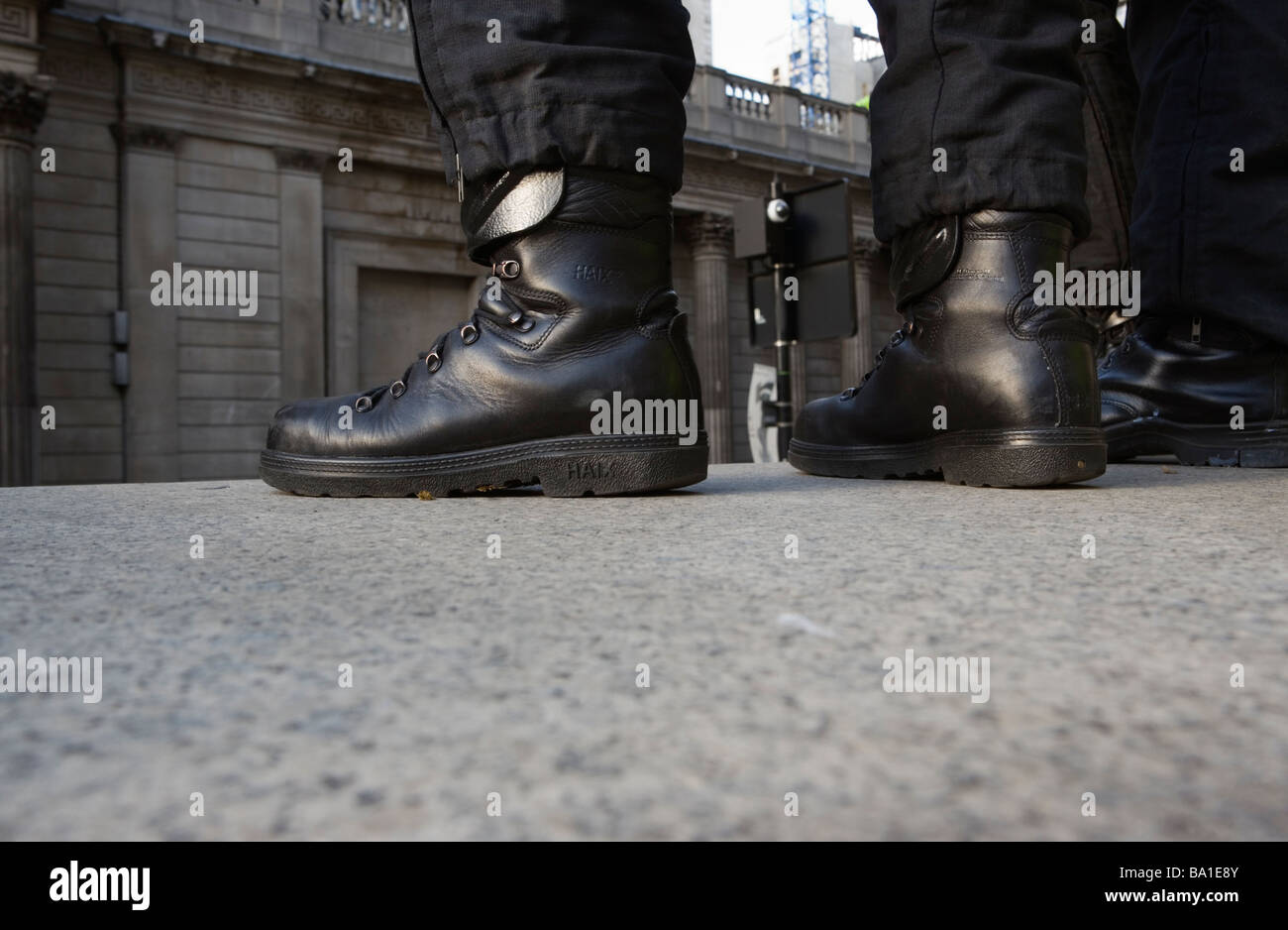 Police boots -Fotos und -Bildmaterial in hoher Auflösung – Alamy