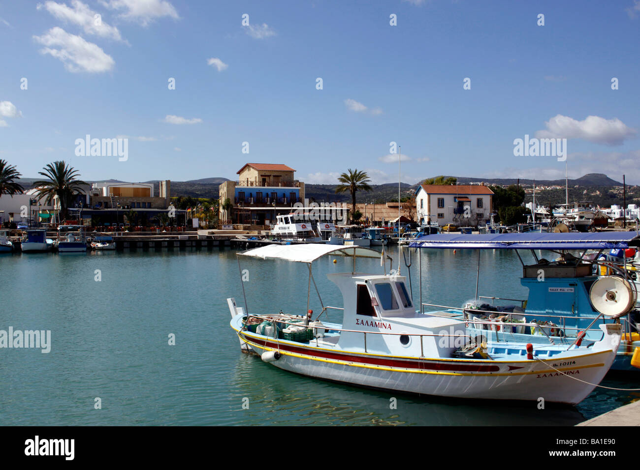 MALERISCHE LAKKI (LATSI) HAFEN AUF DER INSEL ZYPERN. Stockfoto