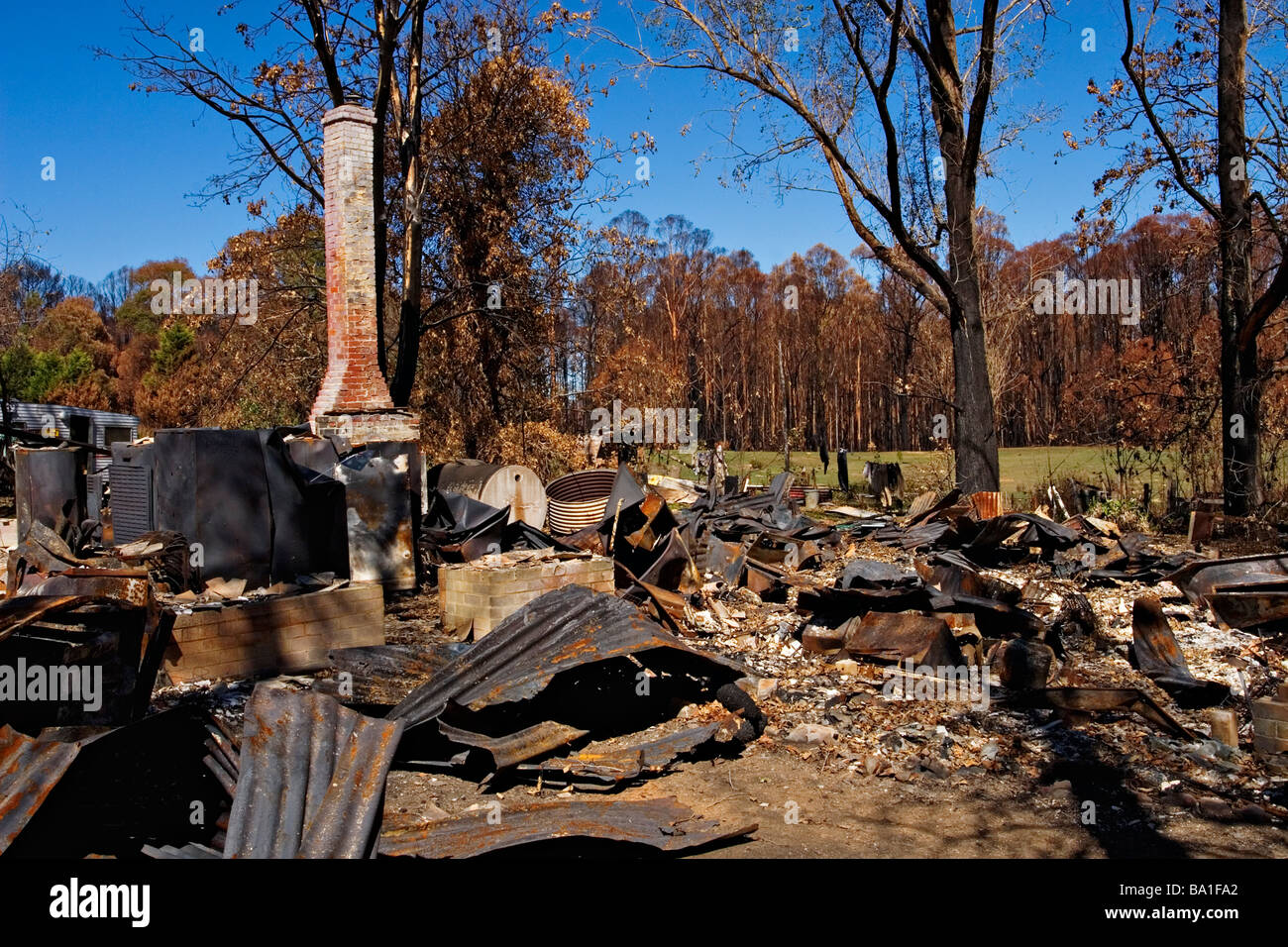 Bush-Feuer-Australien / eine Wohnimmobilie, durch einen Brand zerstört. Kinglake Victoria Australien. Stockfoto