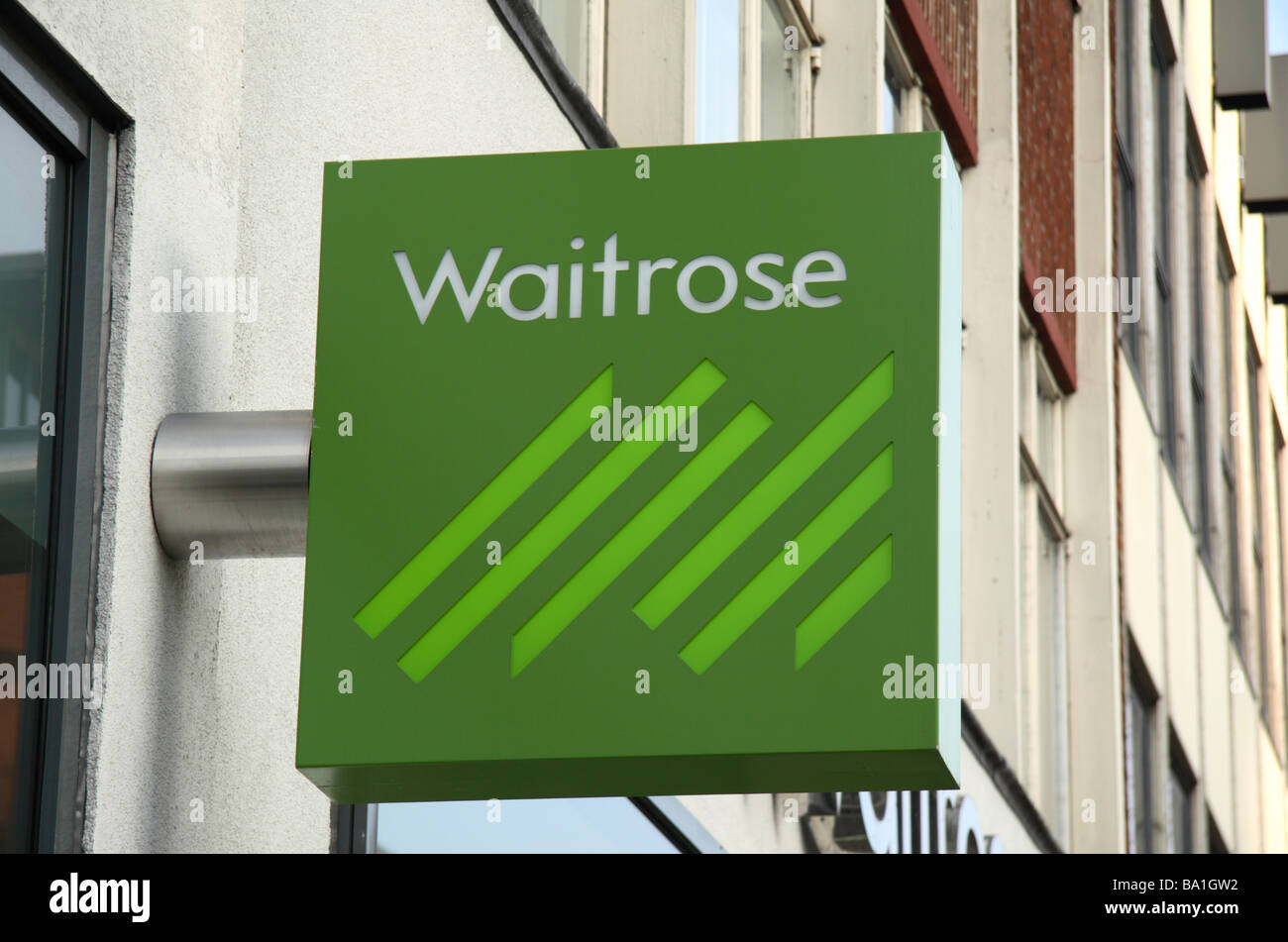 Das Schild über die Ladenfront und Eintritt in die Waitrose-Supermarkt auf der Edgware Road, London. Mar 2009 Stockfoto