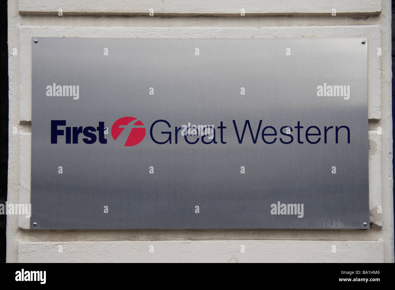 Gedenktafel für erstes Great Western Railways außerhalb ihrer Büros angebracht zum Bahnhof Paddington, London, UK. Stockfoto