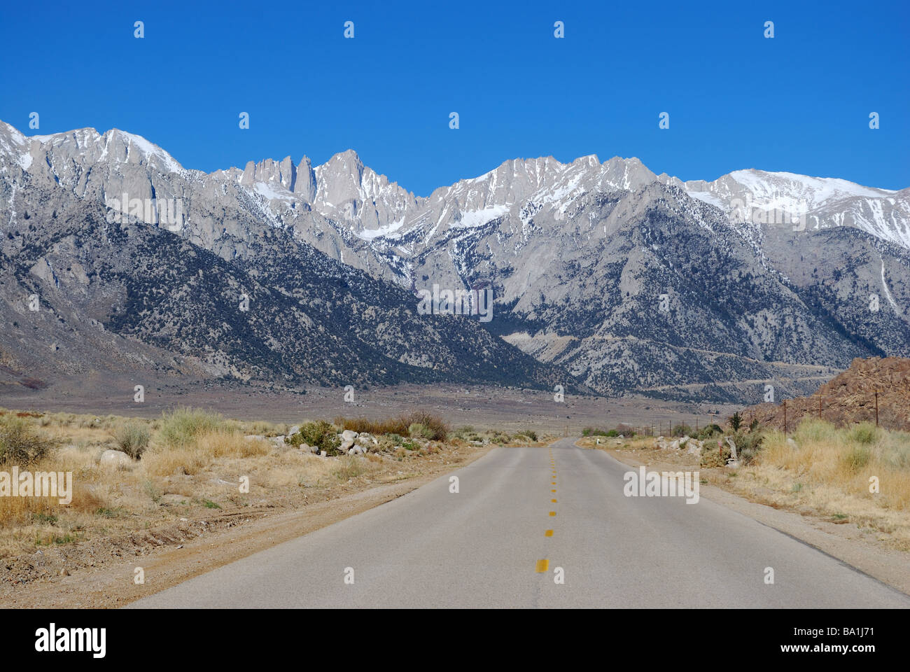 Mt Whitney, verließ Felsenspitze von Zentrum und Whitney Portal Road, westlich von Lone Pine, CA Stockfoto