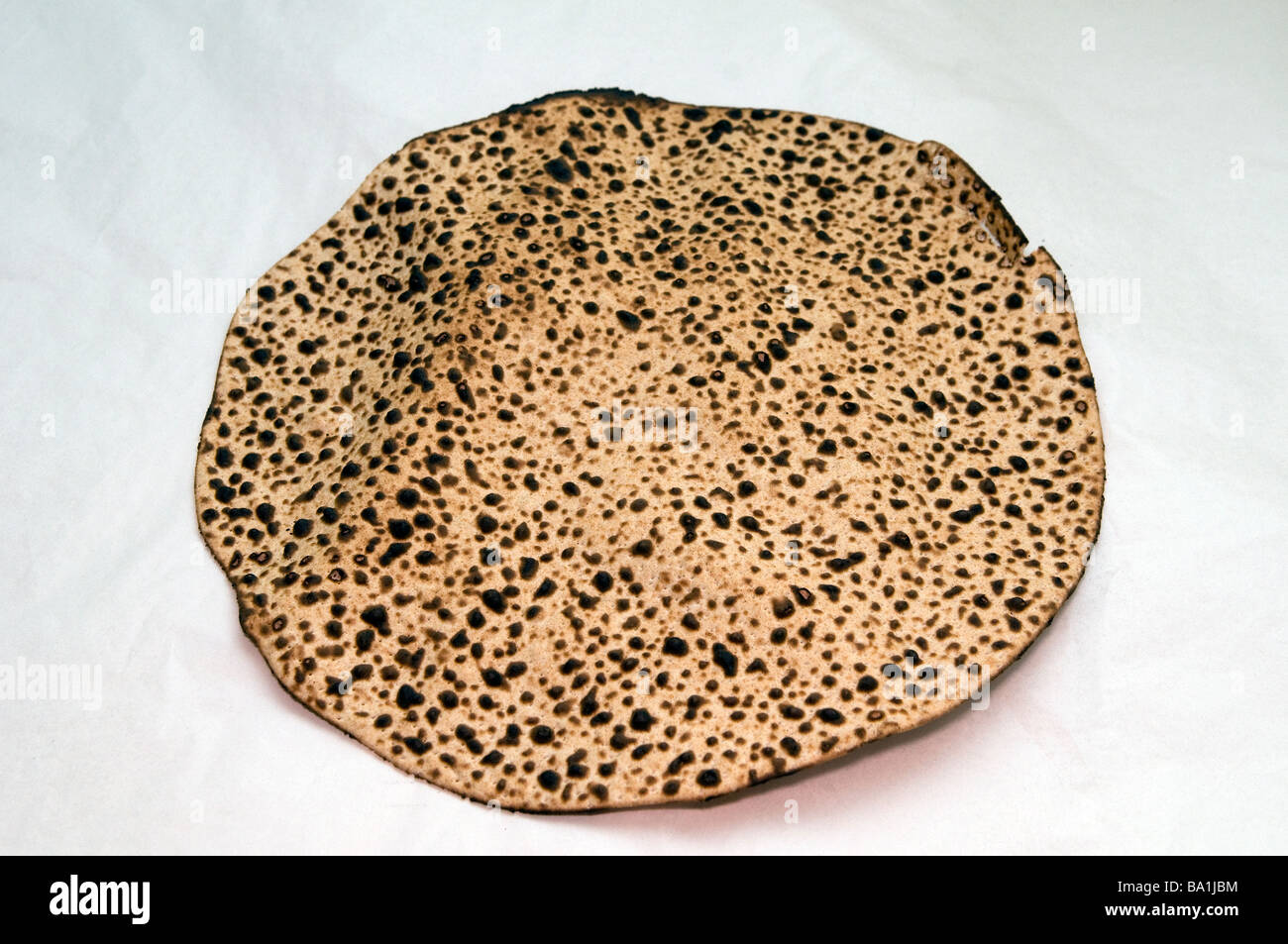 Traditionelle Matza ungesäuertes Brot. Jüdische Küche des Pessach-Festes Ritual Stockfoto