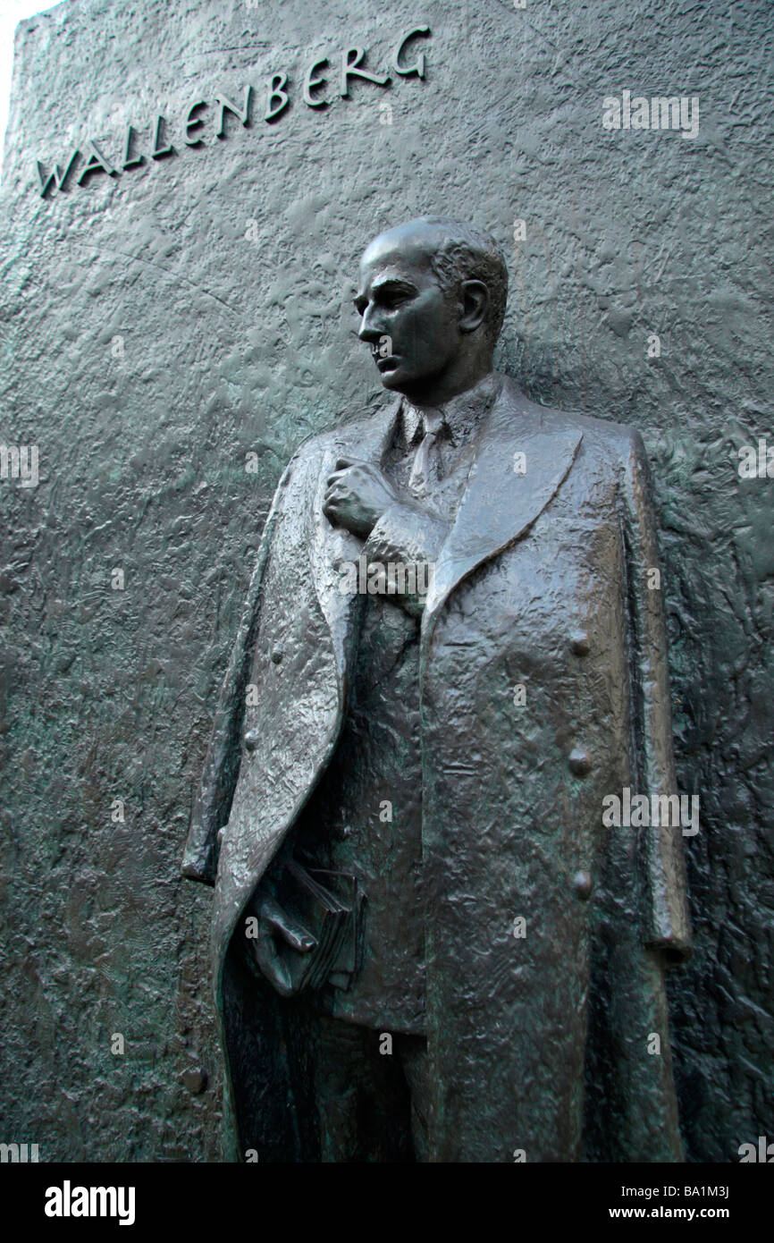 Nahaufnahme von Raoul Gustav Wallenberg Statue, ein schwedischer Diplomat, der im 2. Weltkrieg, London Tausende ungarische Juden gerettet. Stockfoto