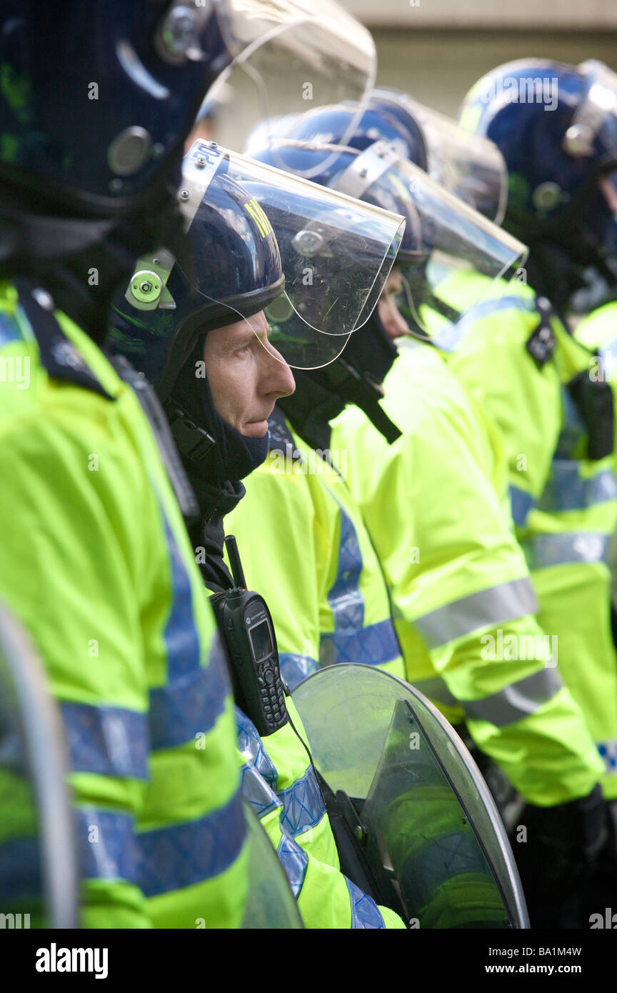 Reihe von Polizisten in Aufruhr Getriebe G20-Gipfel Stockfoto