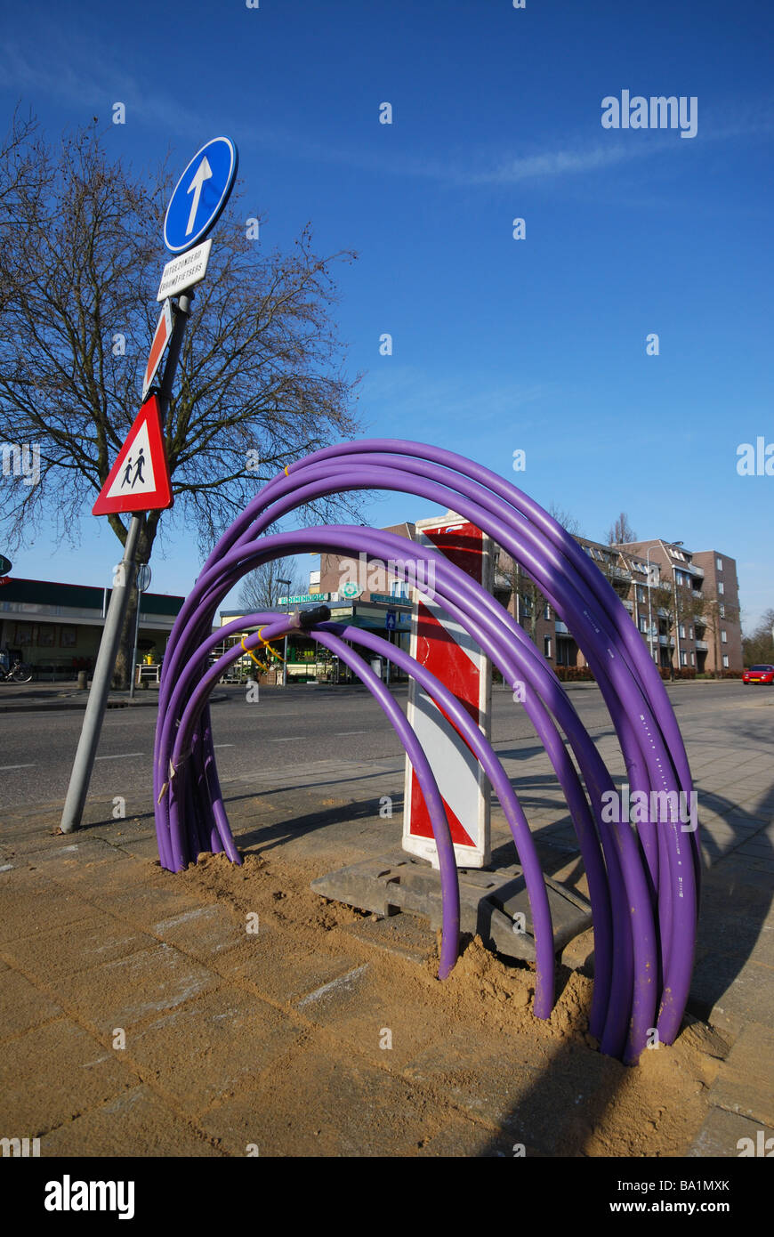 Bodenarbeit für Verdrahtung für Internet-Verbindungen gelegt Stockfoto