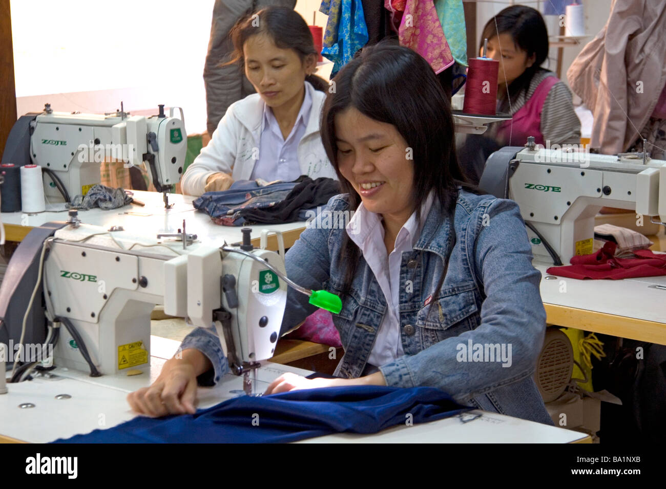 Arbeiter in der Yaly Kleiderfabrik in Hoi An Vietnam Nähen Stockfoto