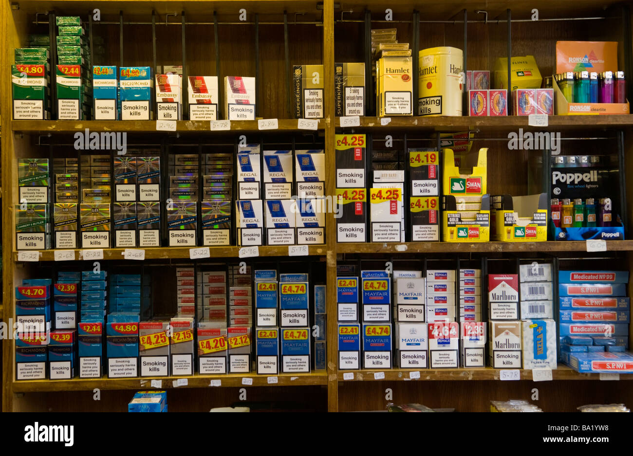 Regal cigarettes -Fotos und -Bildmaterial in hoher Auflösung – Alamy