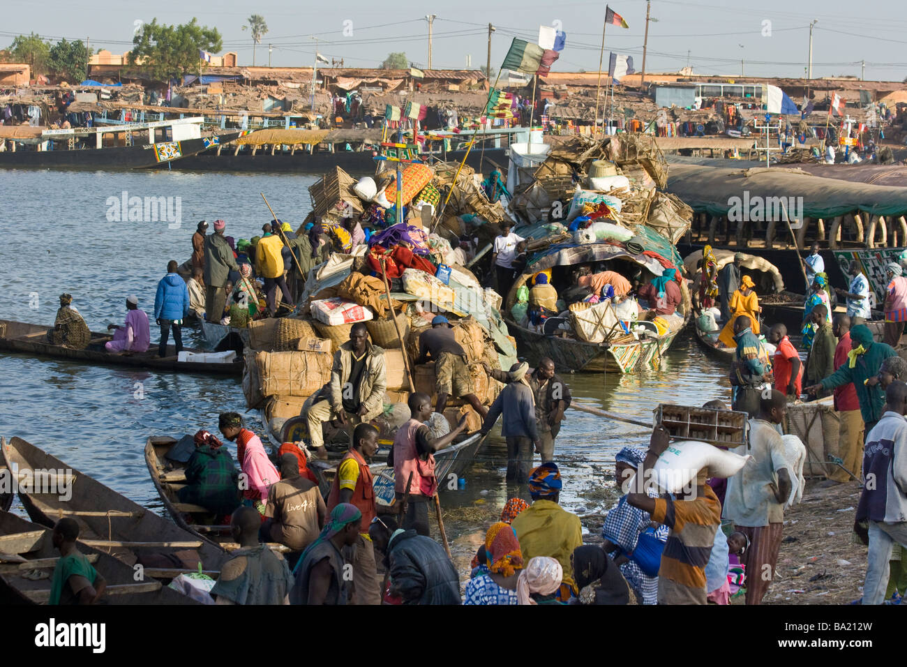 Pinasse Boote im Hafen von Mopti Mali Westafrika Stockfoto