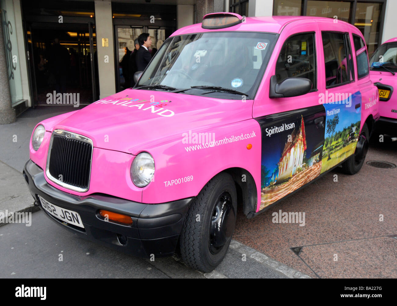 Rosa London Taxi Taxi Werbung Thailand Stockfoto