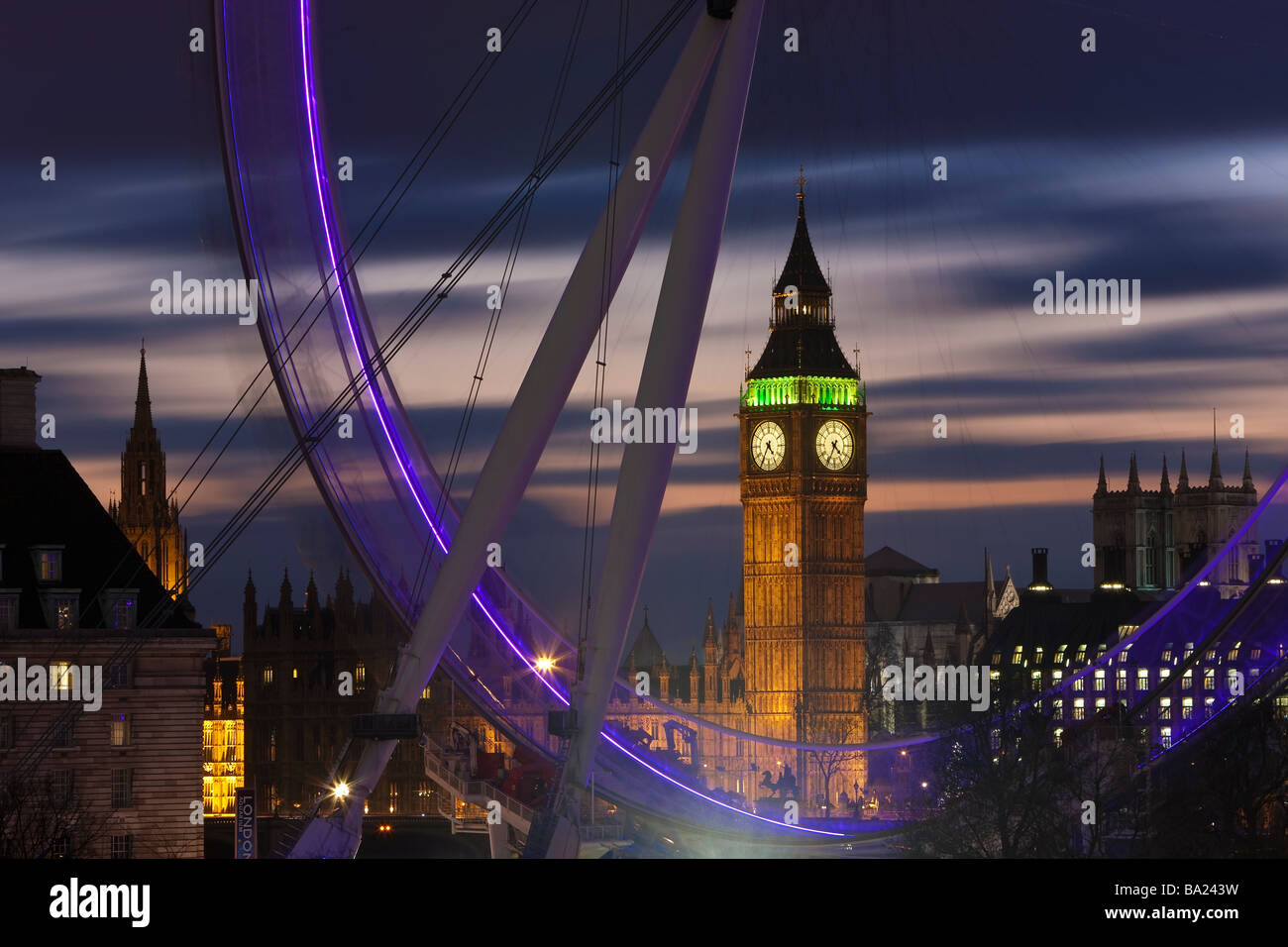 Millennium Riesenrad (London Eye) und Big Ben, London, England, Vereinigtes Königreich Stockfoto
