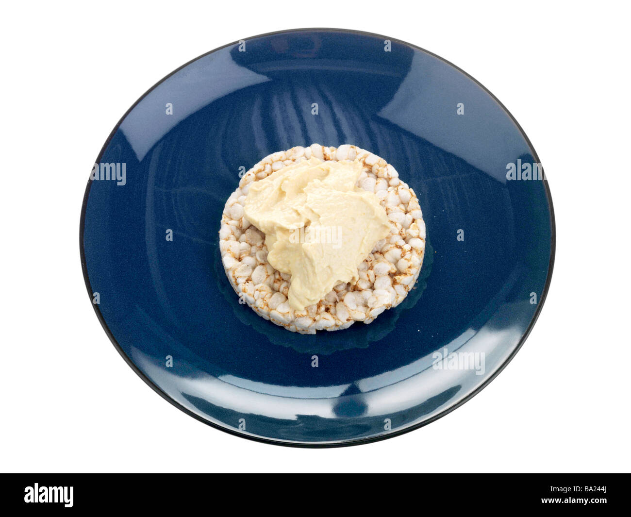 Reiskuchen mit Hummus Stockfoto