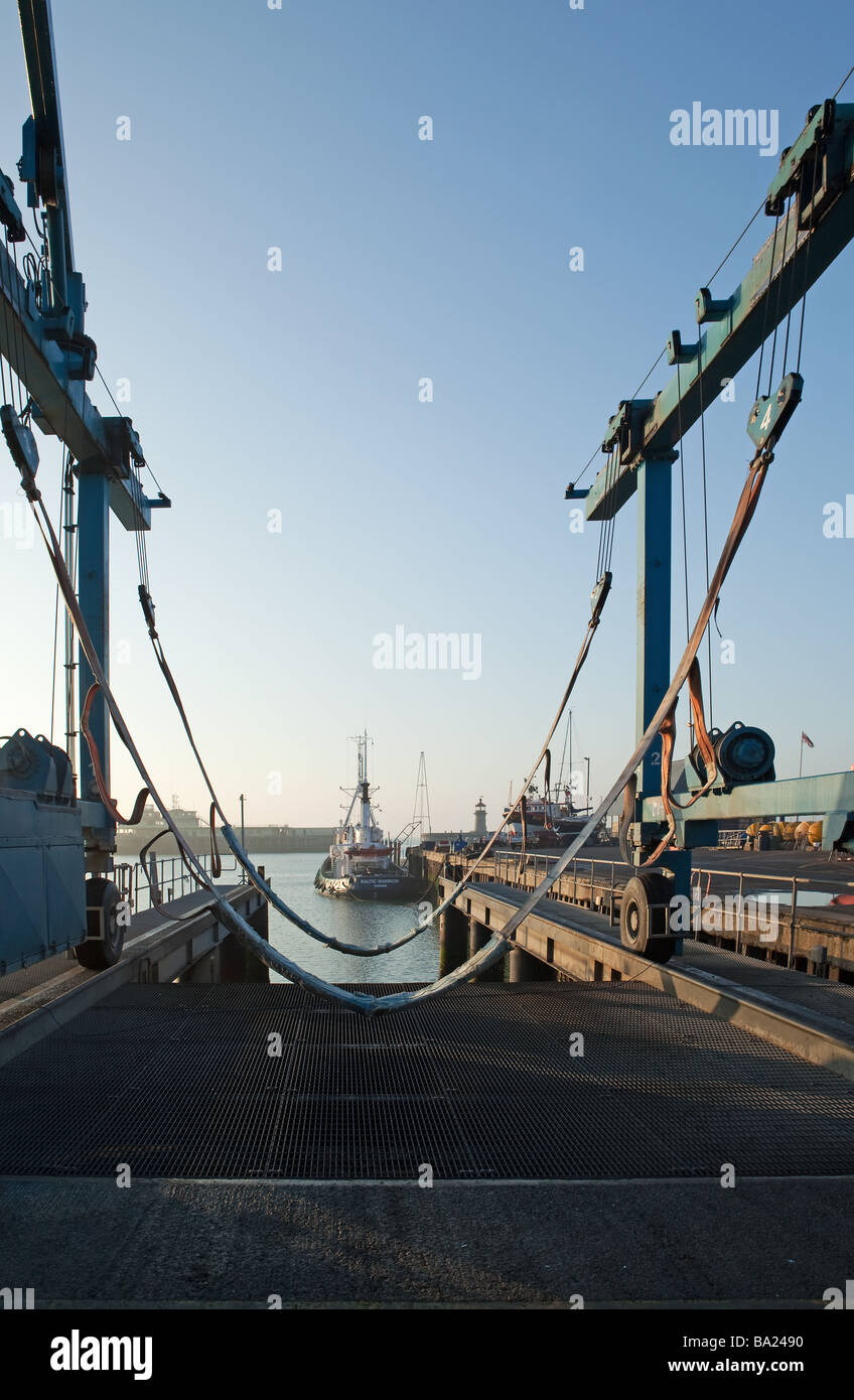 Heben Getriebe Ramsgate Bootshafen Stockfoto