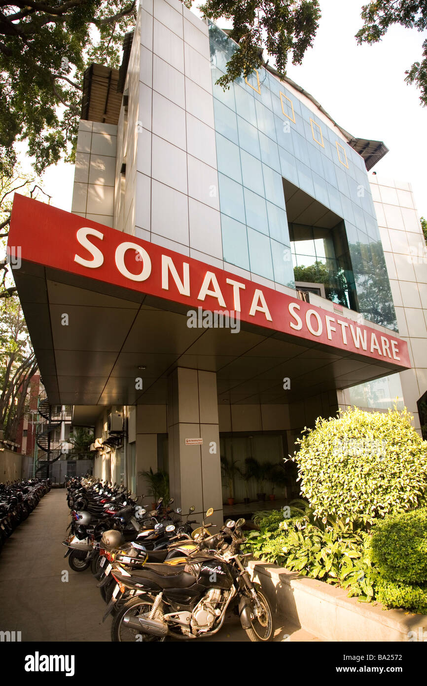 Eine moderne Glasfront Gebäude dient als Büro für ein Softwareunternehmen in Bangalore, Indien. Stockfoto