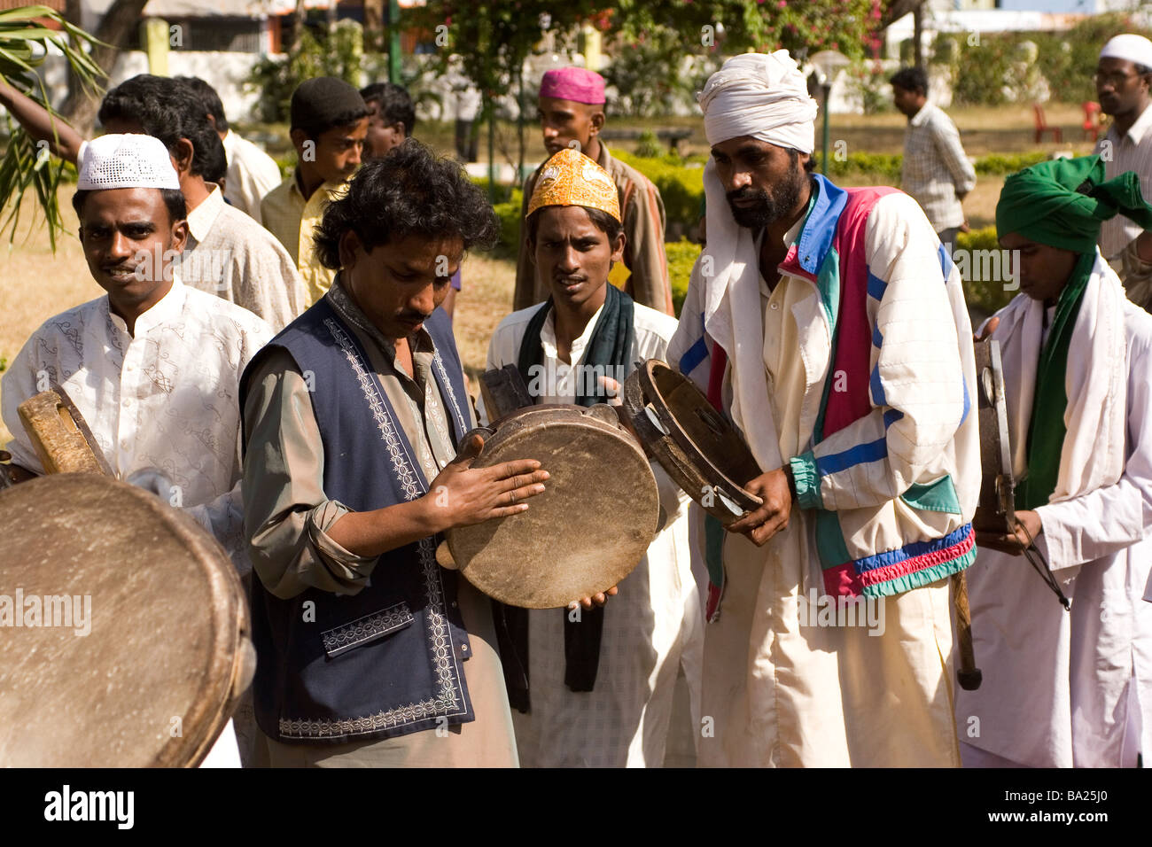 Musiker spielen während einer Zeremonie zu Ehren des Speichers des Tipu Sultans in Mysore, Indien. Stockfoto