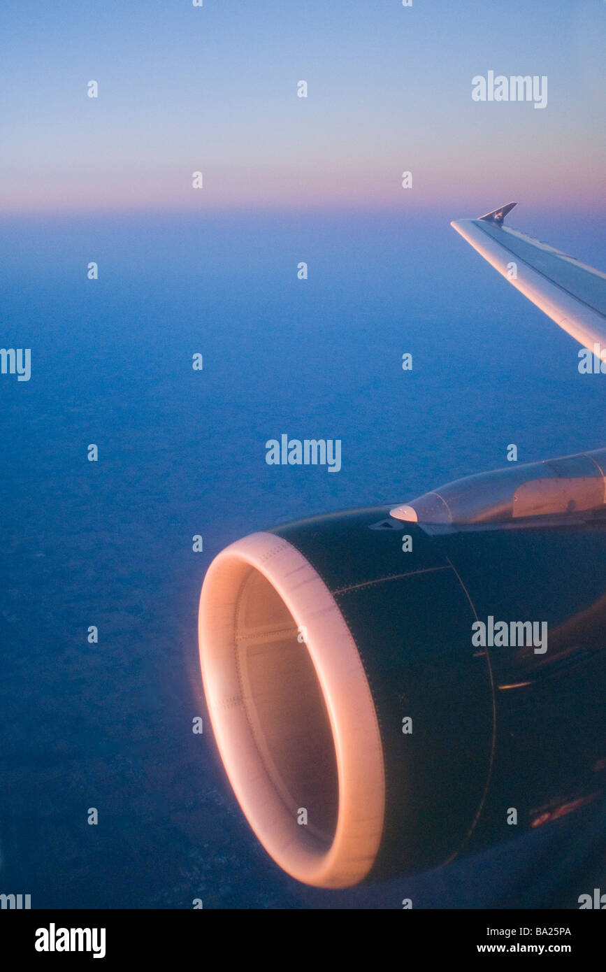 Jet-Engine auf Verkehrsflugzeug im Flug Stockfoto