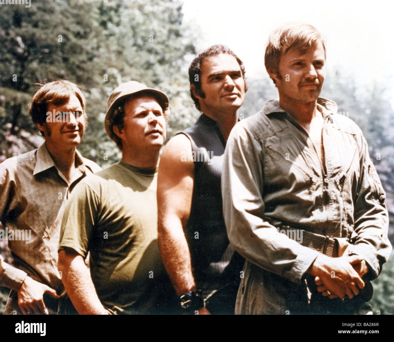 Erlosung 1972 Warner Film Mit Jon Voight Auf Der Rechten Seite Und Burt Reynolds Hinter Ihm Stockfotografie Alamy